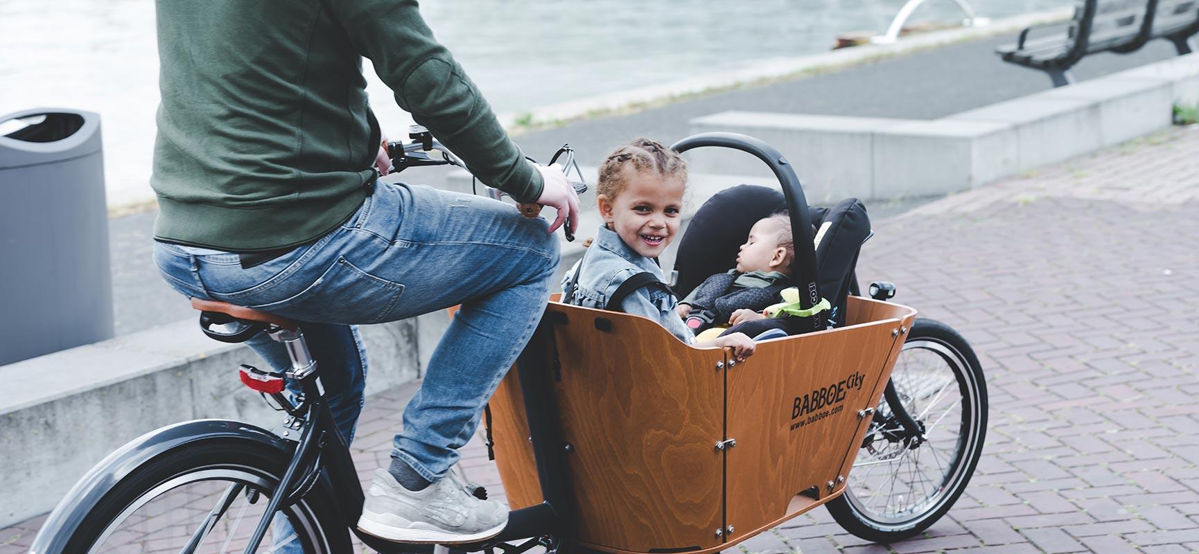 Sinnvoll Maxi Cosi im Lastenrad mitnehmen Babboe